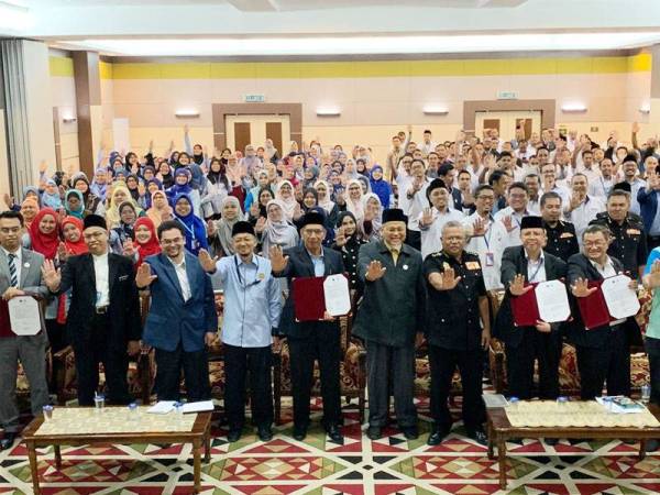 Seramai 300 pegawai MAIS, ketua jabatan agensi agama dan warga kerja anak syarikat MAIS menandatangani Ikrar Bebas Rasuah semalam.