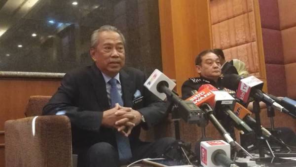 Muhyiddin pada sidang media selepas Majlis Perhimpunan Bulanan Kementerian Dalam Negeri di sini hari ini.