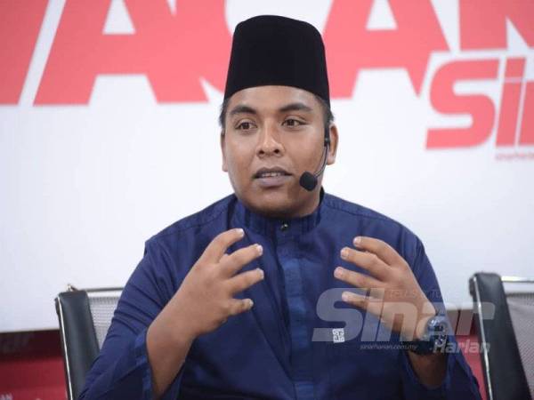 Ali Puteh ketika bercakap pada Wacana Sinar Harian Siri ke-150 bertajuk Cabaran Pelawak: Dahulukan Rezeki atau Emosi? di Dewan Karangkraf di sini malam tadi. - Foto Sinar Harian MOHD IZARI ROSLI