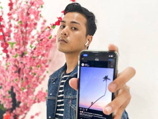 Nor Azmeer Iskandar menunjukkan gambar yang dirakam pada Ogos 2018 yang menjadi pilihan syarikat gergasi teknologi, Apple untuk dikongsikan di Instagram rasmi syarikat berkenaan.