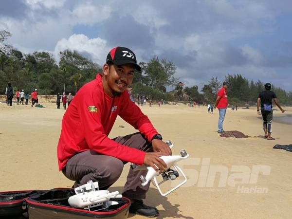 Ahmad Anwari menggunakan dron bagi membantu pencarian mangsa lemas.