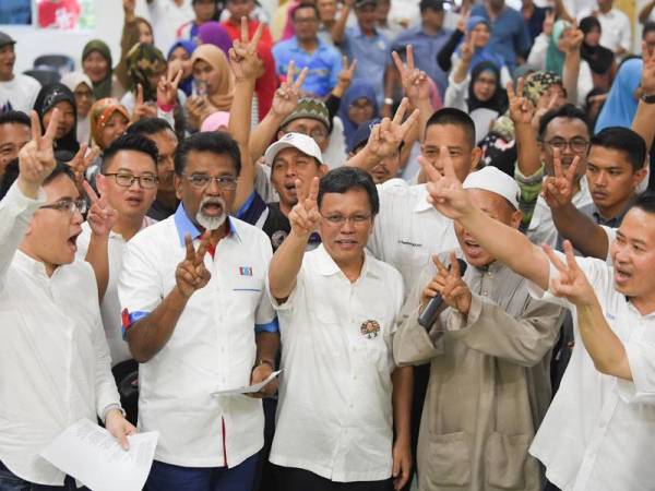 Warisan dilihat lebih menonjolkan presidennya, Datuk Seri Mohd Shafie Apdal berbanding BN yang melakukan gerak kerja secara tersusun dengan melibatkan rakan komponen lain. - Foto Bernama