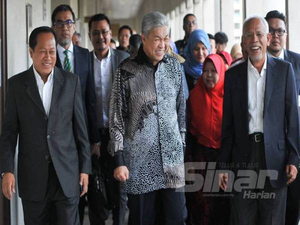 Ahmad Maslan dan Shahrir Samad hadir ke Kompleks Mahkamah Kuala Lumpur pagi ini. Turut hadir Ahmad Zahid. - Foto Sinar Harian ROSLI TALIB