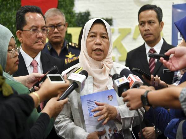 Zuraida ketika sidang media selepas majlis Perhimpunan Bulanan Penjawat Awam KPKT 2019 hari ini. -Foto Bernama