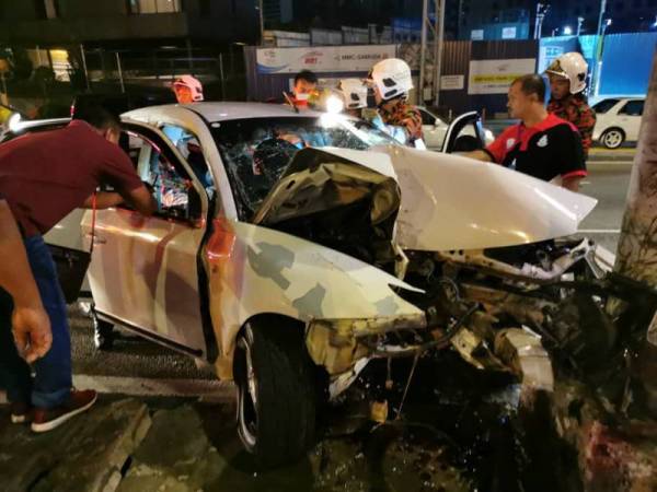 Keadaan kereta Proton Saga FLX yang terlibat dalam kemalangan pagi tadi. Foto: Ihsan PGOKL