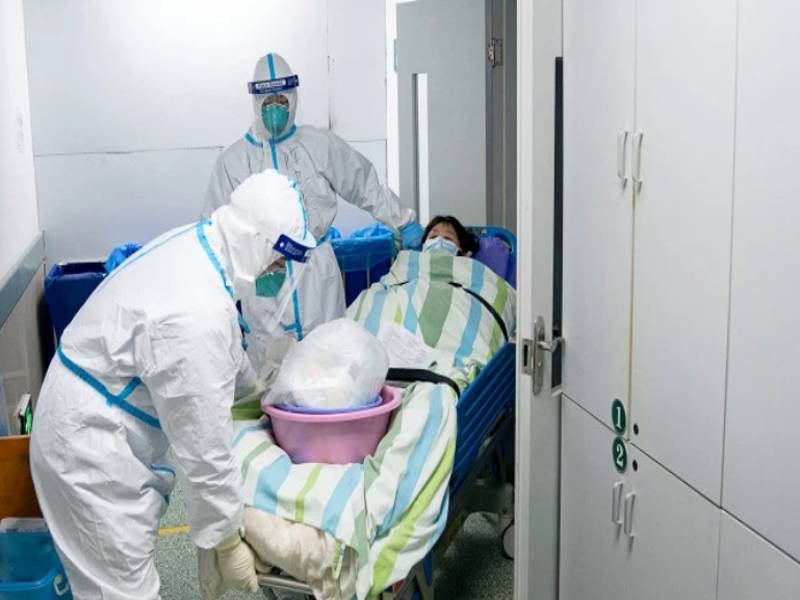 Doktor di Wuhan terpaksa memakai lampin pakai buang dewasa kerana tiada masa untuk ke tandas. - Foto Reuters