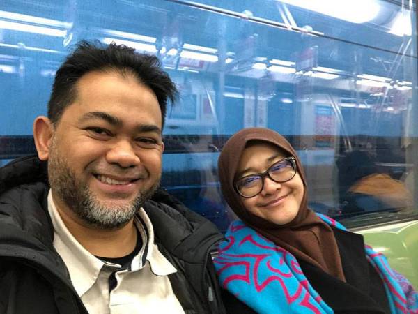 Azmi bersama isterinya, Elvy Yanti Abdul Hamid kini berada di Shanghai.