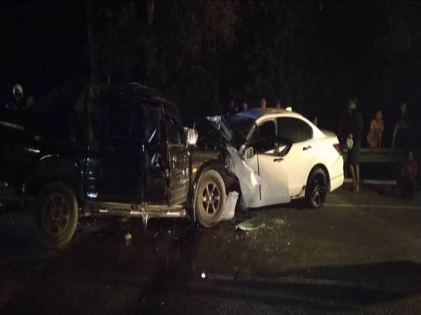 Nahas dua kenderaan di Kilometer 73 Jalan Kuala Kangsar-Gerik-Pengkalan Hulu malam tadi. - Foto pembaca
