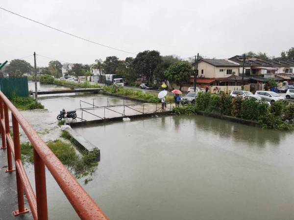 Keadaan kawasan di sekitar Seri Muda yang dinaiki air. Foto: Ihsan ADUN Kota Kemuning