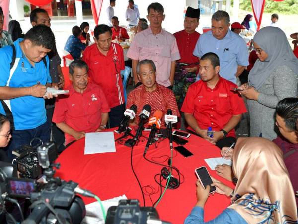 Muhyiddin pada sidang media selepas majlis perjumpaan khas pemimpin Bersatu di Pagoh di sini hari ini. - Foto Bernama