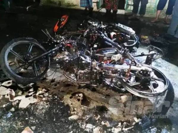 Empat buah motosikal terbakar di Apartment Venus, Taman Kapar Setia pada 22 Januari lalu.