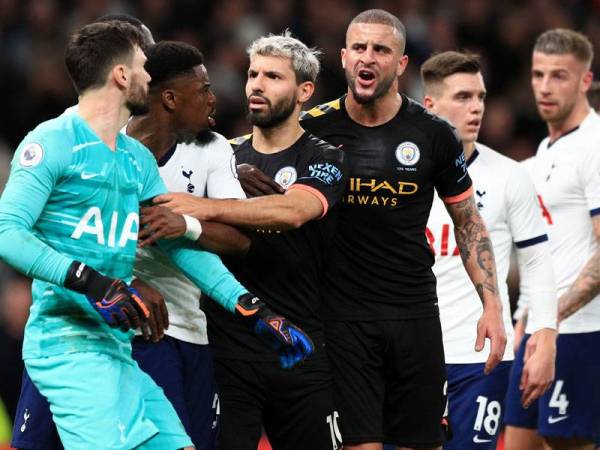 Para pemain Spurs dan City bertikam lidah ketika aksi di Stadium Tottenham Hotspur awal pagi tadi.