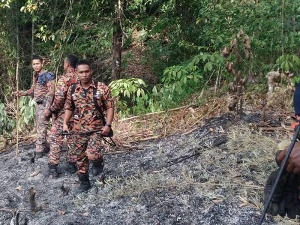 Pemantauan dijalankan untuk memastikan tiada bara api yang masih bernyala dalam kebakaran hutan di belakang Tokong Kek Lok Si berdekatan Bukit Bendera semalam.