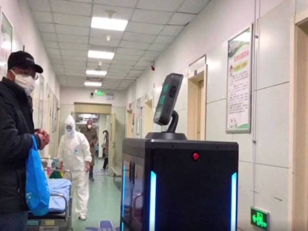 Dua hospital di Wuhan menggunakan robot yang dilengkapi teknologi 5G untuk membimbing pesakit dan menyahjangkit kawasan kuarantin bagi mengurangkan infeksi silang.