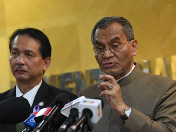 Dzulkefly pada sidang media mengenai perkembangan terkini jangkitan koronavirus di Kementerian Kesihatan hari ini.Turut hadir, Ketua Pengarah Kesihatan Datuk Dr Noor Hisham Abdullah. - Foto Bernama