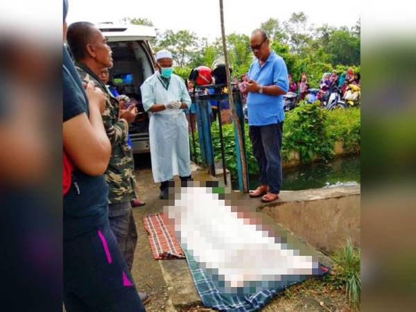 Mazelan Ibrahim, 58, dipercayai lemas apabila motosikal yang ditunggangnya terbabas ke dalam tali air di Kampung Jenerih Bongkok, Pulai Chondong, awal pagi tadi. - Foto: Gambar ihsan penduduk