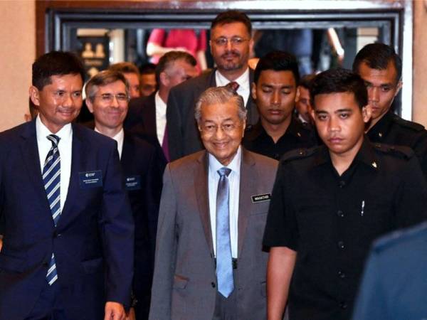 Perdana Menteri Tun Dr Mahathir Mohamad (tengah) hadir pada Sesi Dialog bersama Syarikat-syarikat Perancis yang dianjurkan oleh CCI France Malaysia di Cyberjaya hari ini. FOTO: BERNAMA