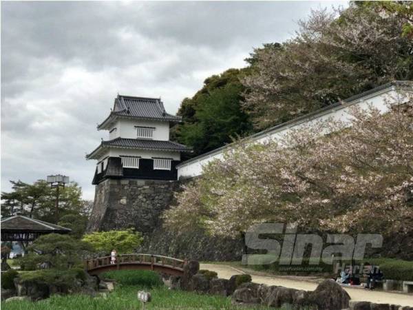 ISTANA Kushima yang terletak di atas bukit Taman Omura dibina pada 1599.