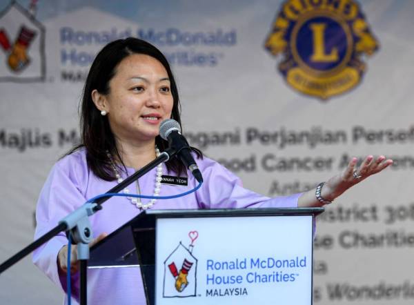 Hannah ketika berucap pada majlis menandatangani perjanjian persefahaman program ‘Childhood Cancer Awareness’ di Hospital Canselor Tuanku Muhriz UKM hari ini. -FOTO: BERNAMA
