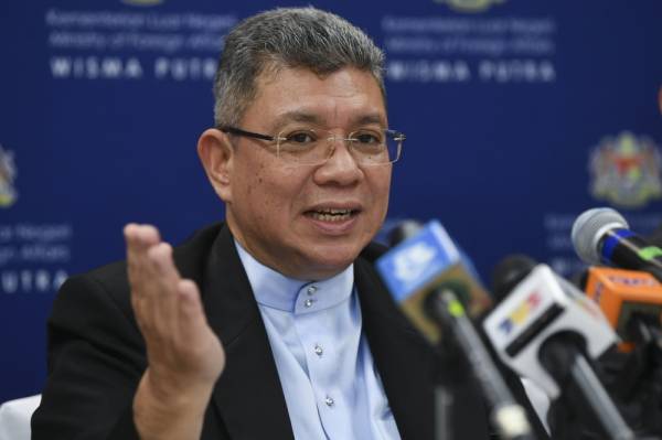 Saifuddin bercakap pada sidang media selepas Majlis Pelancaran Pengurusan Ilmu dan Pertukaran Memorandum Persefahaman antara Institut Diplomasi dan Hubungan Luar (IDFR). -Foto Bernama