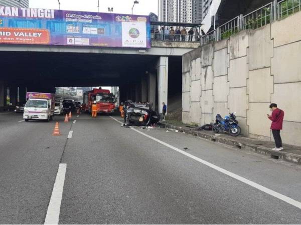 Keadaan kemalangan yang berlaku di Lebuhraya Persekutuan berhampiran Kerinchi. - Foto: Ihsan JSPT KL