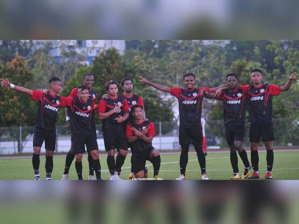 Pemain Sarawak meraikan kejayaan selepas menewaskan Red Spade United FC. - Foto Facebook Sarawak United II