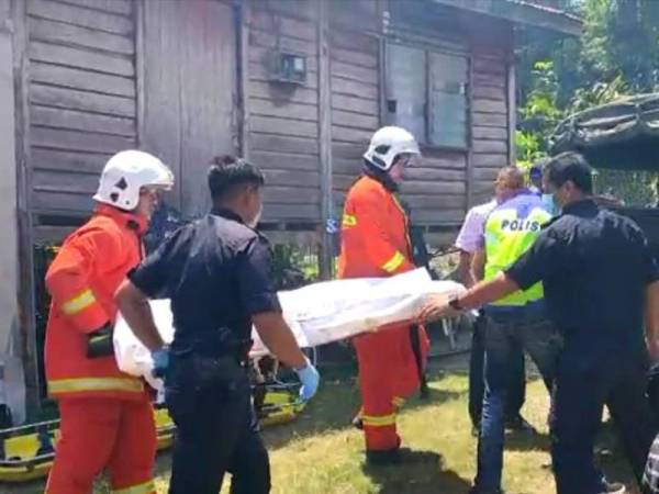 Mayat warga emas ditemui rentung dalam kebakaran rumah di Kampung Batas Lintang, Simpang Empat semalam.