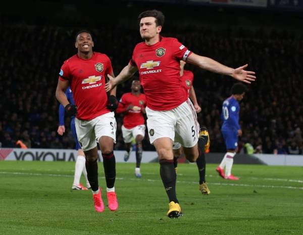 Maguire meraikan jaringannya ketika membantu Manchester United mengatasi Chelsea 2-0 di Stamford Bridge.