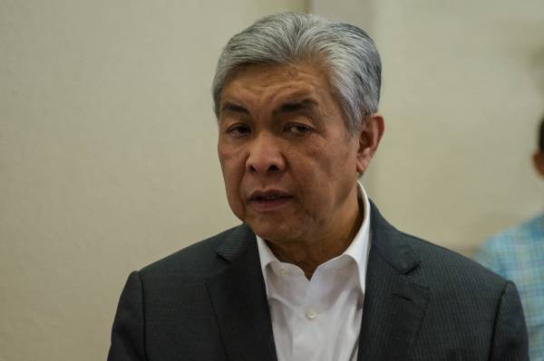 Ahmad Zahid hadir di Mahkamah Tinggi Kuala Lumpur hari ini. -Foto Bernama