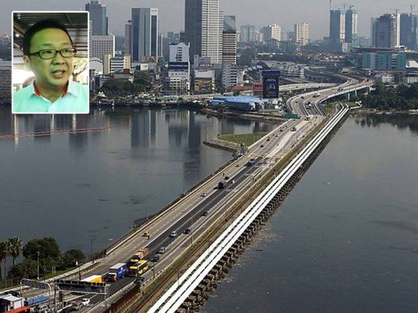 Kerajaan Malaysia masih tetap akur menyalurkan subsidi air dengan kadar yang sama sejak sekian lama kepada Singapura.Gambar kecil: Dr Dominic Lau