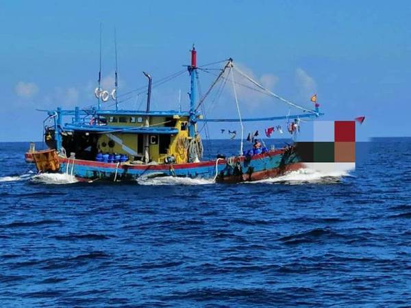 Tiga bot, 200kg ikan bernilai RM1.5 juta dirampas