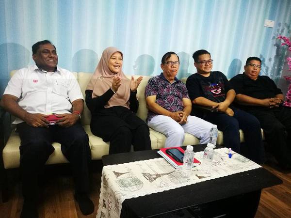 Sidang media selepas Mesyuarat Khas Isu Gangguan Bekalan Air Dun Bukit Selambau hari ini.