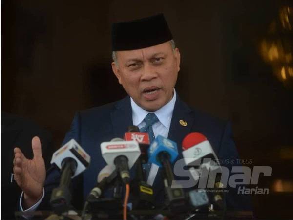 Datuk Pengelola Bijaya Diraja Istana Negara, Datuk Ahmad Fadil Shamsuddin ketika memberikan taklimat kepada petugas media di Istana Negara hari ini. - FOTO SHARIFUDIN ABDUL RAHIM