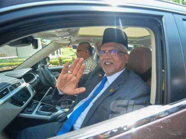 Mahfuz antara Ahli Parlimen Amanah yang tiba sebelum memasuki perkarangan Istana Negara. -Foto Sinar Harian SHARIFUDIN ABDUL RAHIM