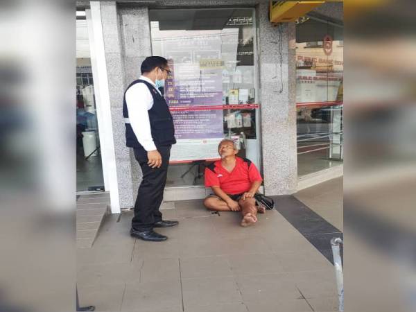 Tor Dee ditemui di kaki lima sebuah bank di pekan Bahau pada 14 Februari lalu.