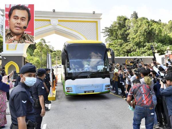 Situasi pekarangan Istana Negara selepas menghadap Yang di-Pertuan Agong Al-Sultan Abdullah Ri’ayatuddin Al-Mustafa Billah Shah petang semalam. - Foto Bernama Gambar kecil: Prof Dr Mohd Azizuddin Mohd Sani - Foto Rosli Talib