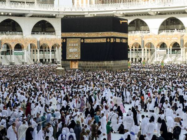 Langkah penggantungan sementara visa umrah bertujuan mengekang penularan Covid-19 di Arab Saudi. - AFP