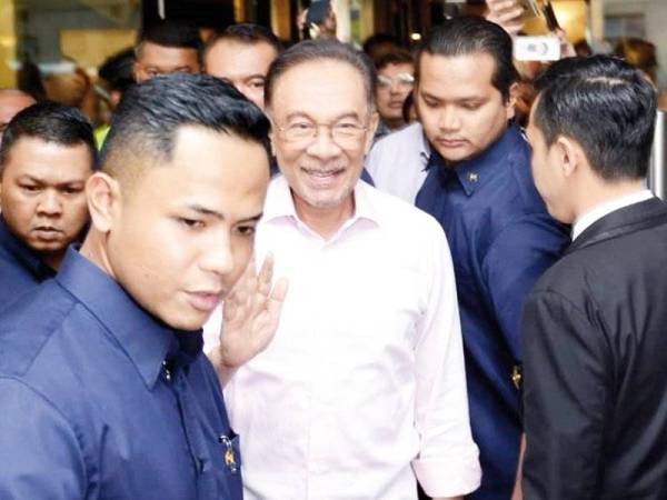 Anwar ketika menghadiri mesyuarat PH pada Khamis lalu.