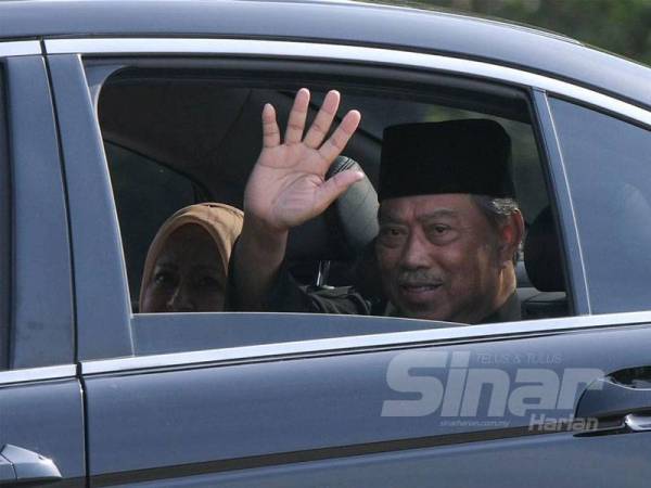 Muhyiddin tiba di Istana Negara bagi upacara Istiadat Pengurniaan Suratcara Pelantikan dan Mengangkat Sumpah Jawatan Perdana Menteri kelapan pagi ini. - FOTO ASRIL ASWANDI SHUKOR