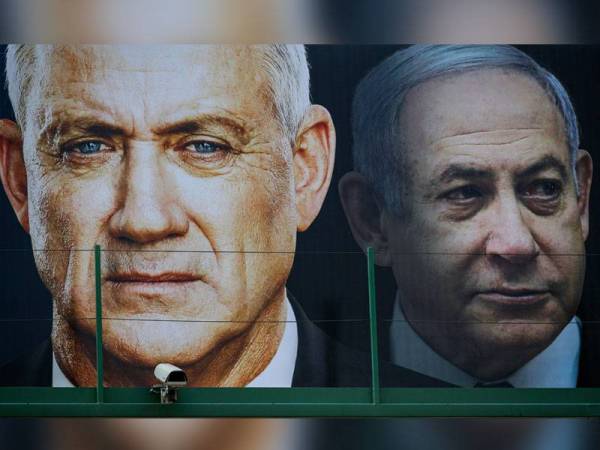 Pemilihan kali ini diadakan kira-kira dua minggu sebelum Netanyahu (kanan) dibicarakan atas tuduhan rasuah pada 17 Mac ini. - Foto AFP