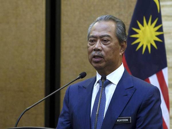 Perdana Menteri Tan Sri Muhyiddin Yassin menyampaikan ucapan khas yang disiarkan secara langsung di semua saluran televisyen dan platform media sosial malam ini. - Foto Bernama