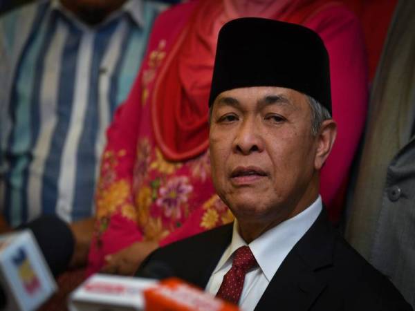 Pengerusi Barisan Nasional (BN) Datuk Seri Dr Ahmad Zahid Hamidi semasa sidang media di Ayer Keroh di sini, hari ini. Foto: BERNAMA