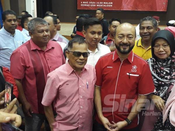 Mukhriz memberikan penerangan berhubung perkembangan semasa Bersatu di Kedah dan juga Pusat kepada lebih 2,000 ahli parti tersebut di Seri Mentaloon, semalam.