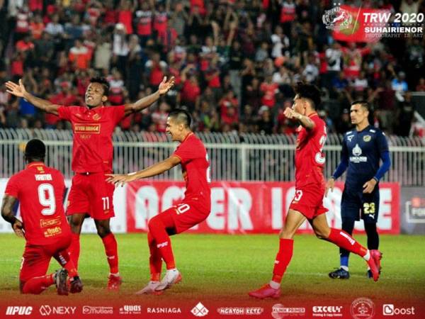 Kelantan sekadar seri 1-1 ketika menentang Kuala Lumpur di Stadium Sultan Muhammad IV, Kota Bharu Sabtu lalu. - Foto Facebook Kelantan FA