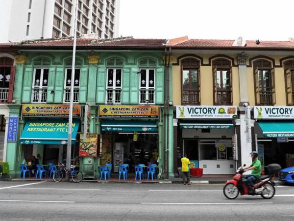 Kedua-dua restoran terletak North Bridge Road yang menjadi tumpuan pelancong tempatan dan luar negara. - Foto Agensi