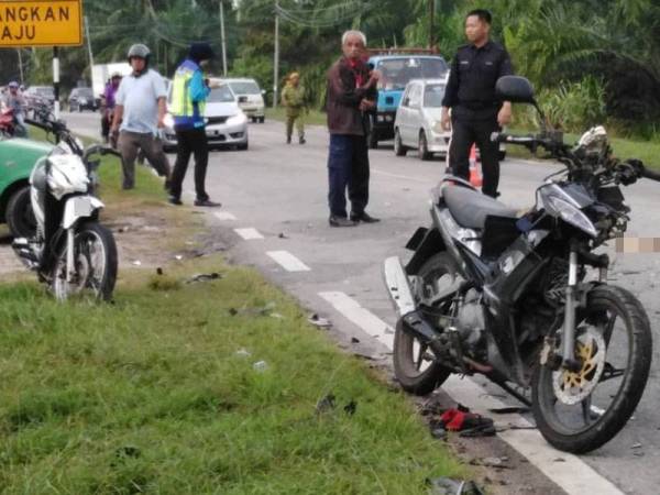 Dua motosikal yang terbabit dalam kemalangan menyebabkan salah seorang daripadanya maut di Jalan Batu 40, hari ini.