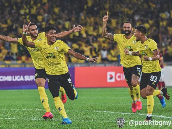 Shahrel Fikri meraikan jaringan ketika aksi menentang Selangor di Stadium Nasional Bukit Jalil kelmarin. - Foto Perak TBG