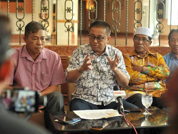 Ketua Parti Pribumi Bersatu Malaysia (Bersatu) Labuan Datuk Suhaili Abd Rahman ketika sidang akhbar hari ini.-fotoBERNAMA