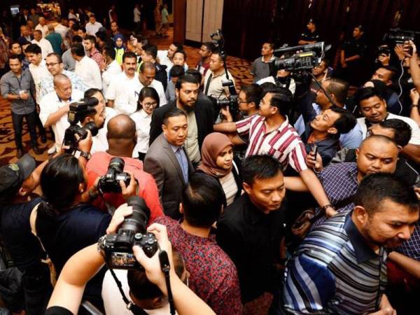 Majlis Makan Malam Muafakat Ahli Parlimen di Hotel Sheraton dikatakan sebagai satu majlis diadakan bagi meraikan kejayaan pembentukan kerajaan pakatan baharu Perikatan Nasional.