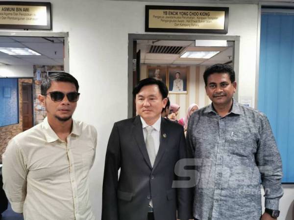 Choo Kiong (tengah) bersama Hasnul dan Sivasubramaniam mengambil keputusan keluar parti demi rakyat.